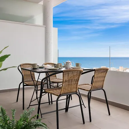 Vivi Homes - Sultana Gym, Pool, Terrace & Sea View Apartment *