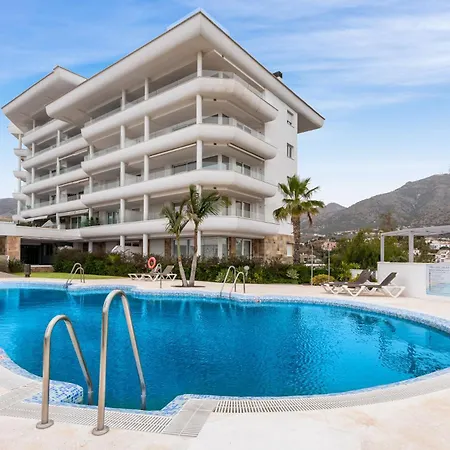 Vivi Homes - Sultana Gym, Pool, Terrace & Sea View Apartment *