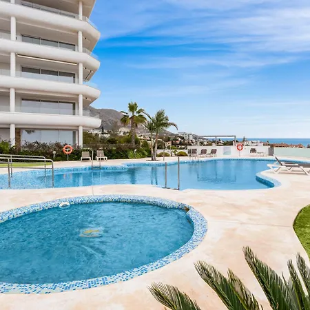 Vivi Homes - Sultana Gym, Pool, Terrace & Sea View Apartment